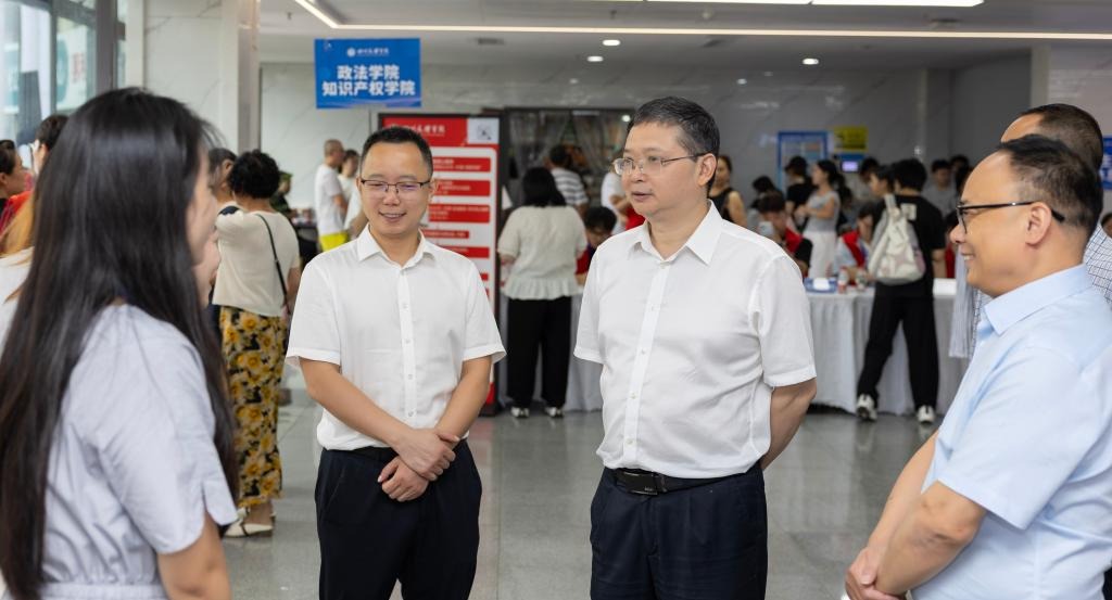2026级新生接待进行时