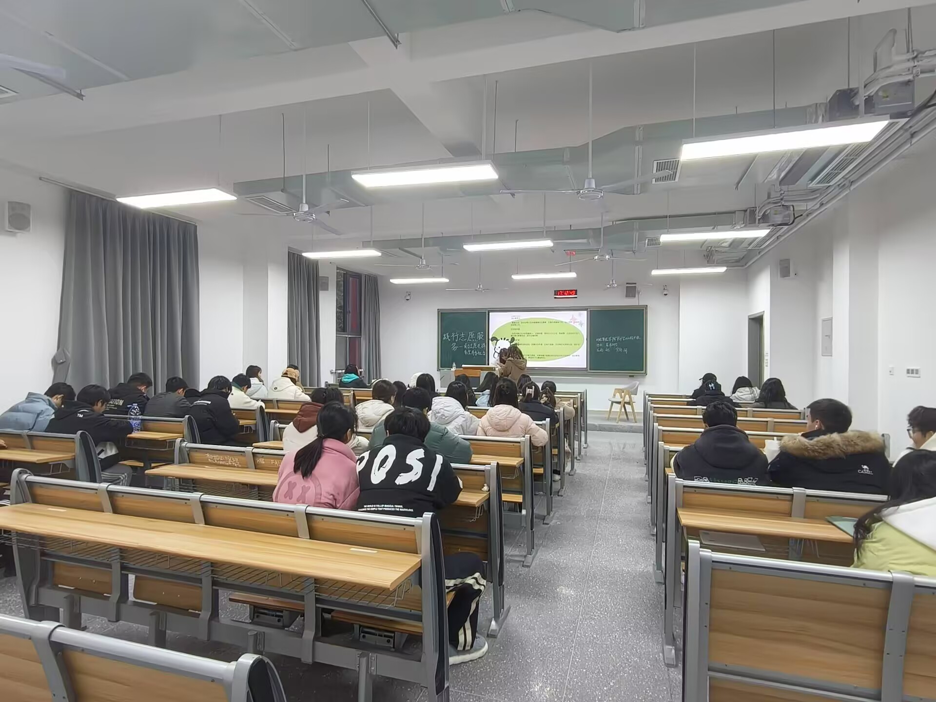 主题教育||学院团总支顺利开展“践行志愿服务——勇当志愿先锋 彰显青春担当”主题团日活动-财经管理学院