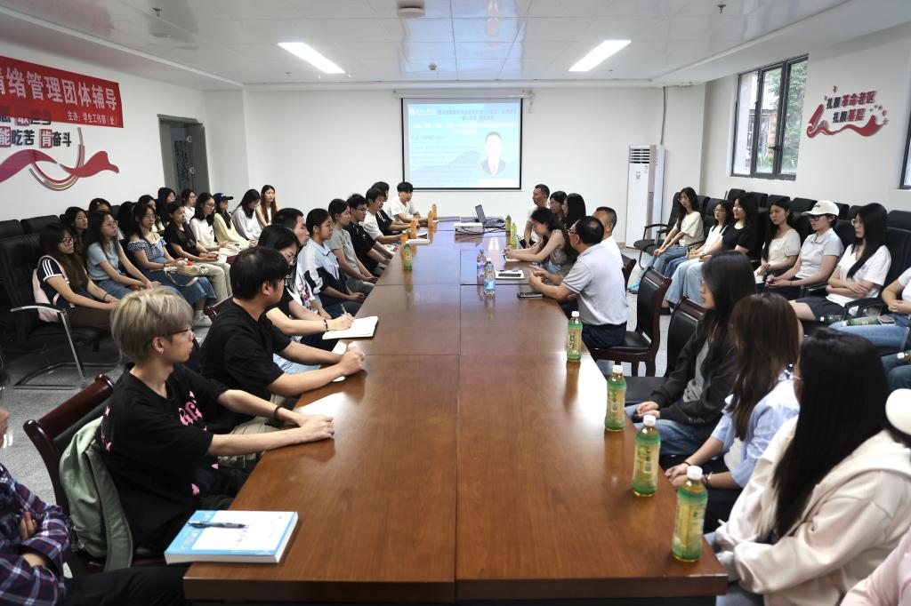 “一站式”学生社区品牌活动‖苟兴龙副校长深入联系班级开展“暖心茶叙”活动