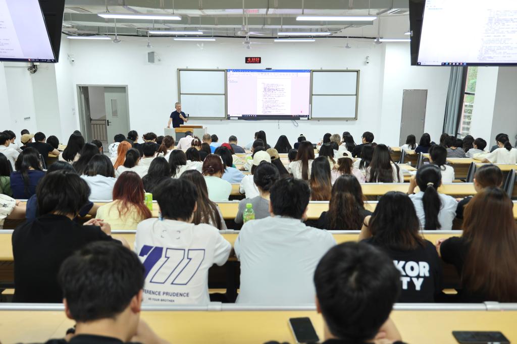 学院举办《川陕革命老区生态产业化》专题学术报告